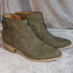 Daytrip Green Ankle Booties Suede Rounded Toe 🆕